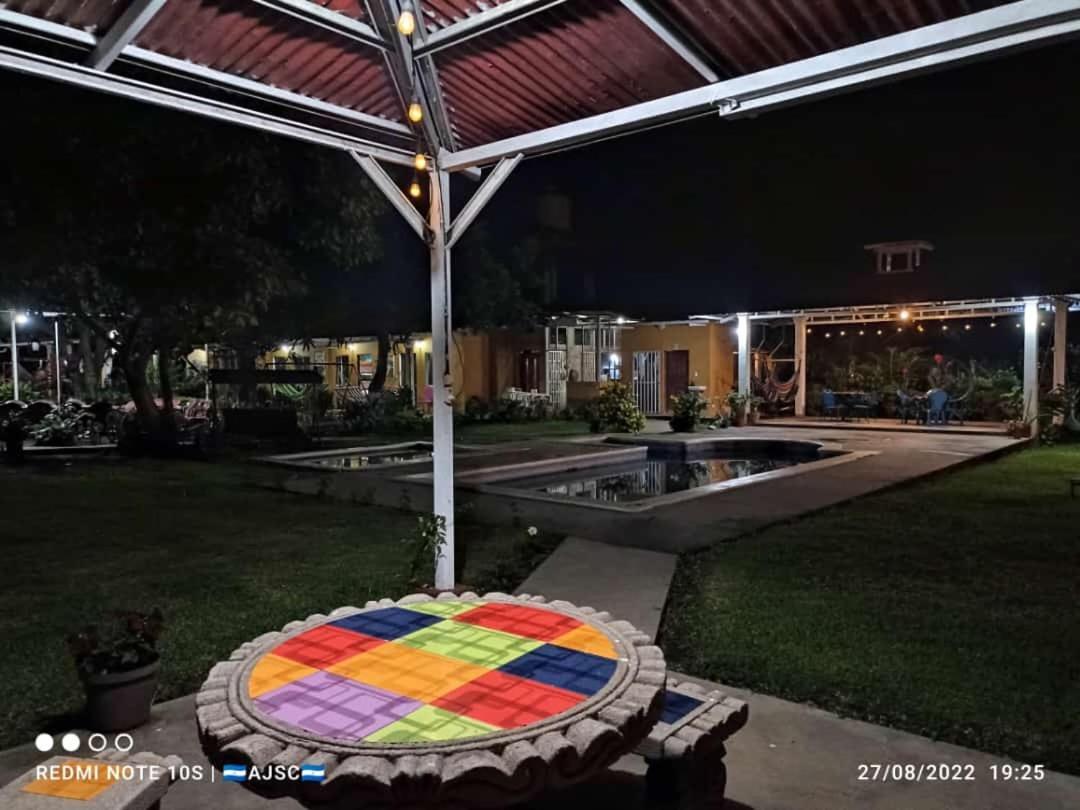 Hostal Nathaly Moyogalpa Bagian luar foto